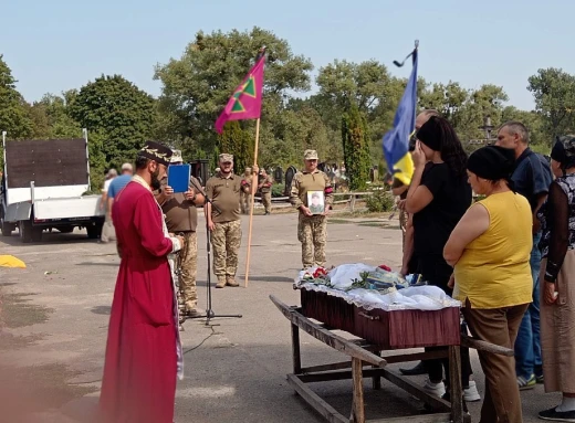 У Лебедині попрощалися із захисником України Олександром Лобушком фото