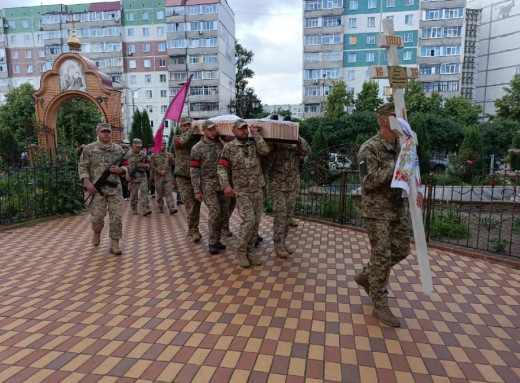 Суми попрощалися з полеглими захисниками Сергієм Паничем та Сергієм Бойченком фото