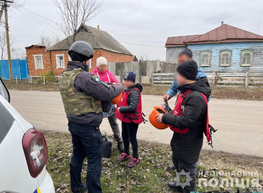 Поліцейські Сумщини евакуювали родину з дітьми з-під обстрілів у Миропіллі фото