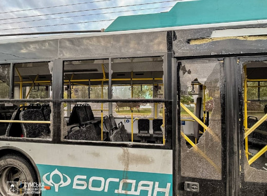 Атака дронів по спальному району Сум: пошкоджено три багатоповерхівки та тролейбус (фото) фото