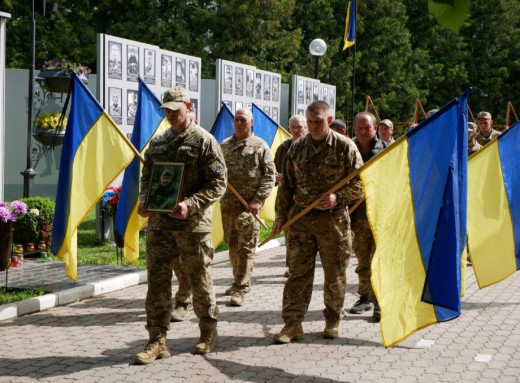 Роменщина попрощалася із загиблим на Донеччині сапером Володимиром Назаренком фото
