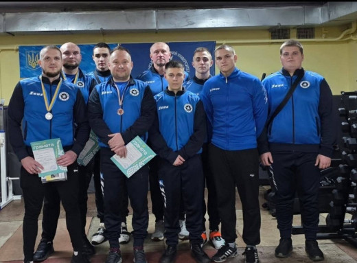 У Сумах відбувся чемпіонат із жиму штанги лежачи на честь пам’яті Героїв-правоохоронців фото