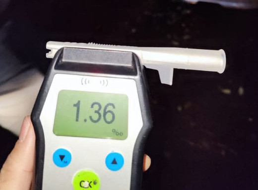 Двоє 24-річних водіїв без прав, які рухалися в комендантську годину Сумами, мали ідентичний рівень сп’яніння фото