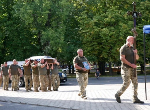 Роменська громада провела в останню путь захисника Олександра Вакулу фото