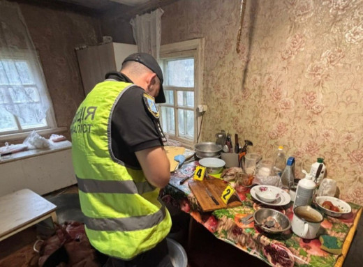 На Сумщині під час сварки батько поранив сина ножем фото На Сумщині під час сварки батько поранив сина ножем фото