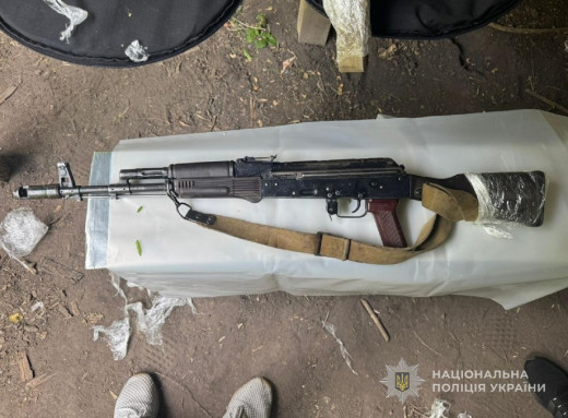 У Сумському районі затримали чоловіка за зберігання зброї та боєприпасів фото У Сумському районі затримали чоловіка за зберігання зброї та боєприпасів фото