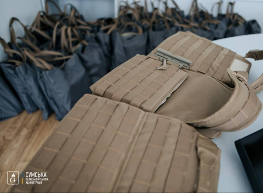 Енергетики Сумщини отримали бронежилети для роботи під обстрілами фото Енергетики Сумщини отримали бронежилети для роботи під обстрілами фото