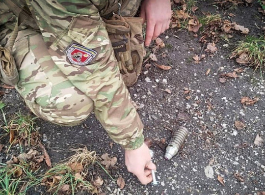 На Сумщині поліцейські знищили небезпечний уламковий боєприпас FPV-дрона фото