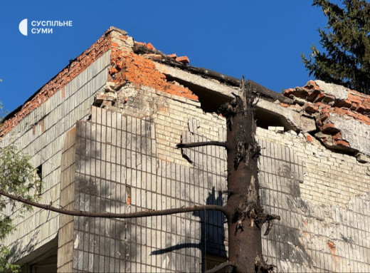 У Сумах внаслідок нічної атаки горіло підприємство, пошкоджено школу й дитсадок фото