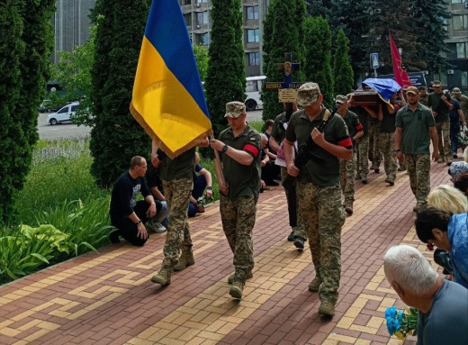 Сумська громада провела в останню путь загиблого воїна Антона Нагорного фото