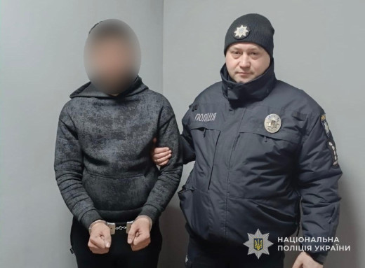 Помста сусіду: на Сумщині правоохоронці затримали підозрюваного у спробі спалити автомобіль фото