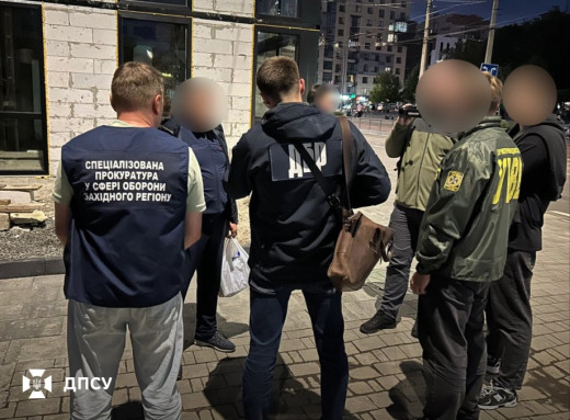 Хабар у $5500: на Сумщині викрили прикордонника, який обіцяв переведення з бойової частини у тил фото