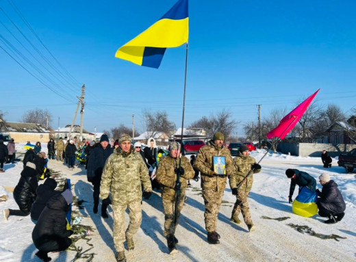 У Кролевці попрощалися із десантником Романом Чепурним фото
