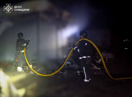 Рятувальники ліквідували масштабні пожежі після нічних та ранкових ударів по Сумщині фото