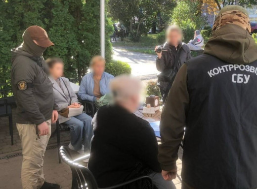 Обіцяла бронювання та виїзд за кордон: на Сумщині судитимуть старшу офіцерку Генштабу фото