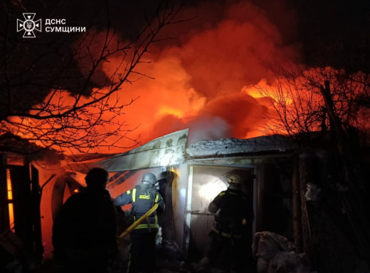 Робота під обстрілами: рятувальники ліквідували масштабні пожежі на Шосткинщині та Конотопщині фото