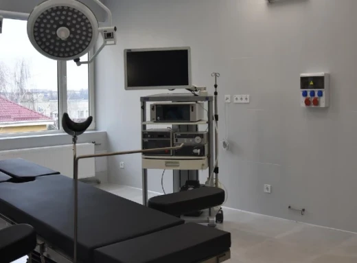 У Сумському обласному перинатальному центрі відкрили реконструйовану операційну фото