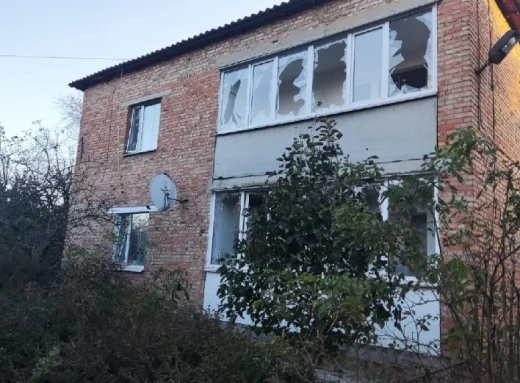 рашисти пошкодили багатоквартирний будинок фото