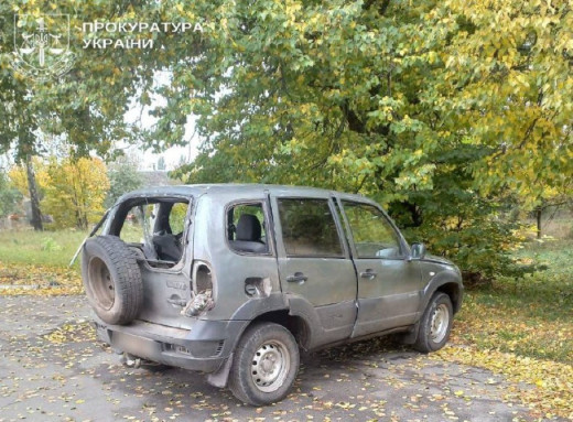 На Сумщині російський безпілотник атакував цивільне авто: поранено трьох людей фото На Сумщині російський безпілотник атакував цивільне авто: поранено трьох людей фото
