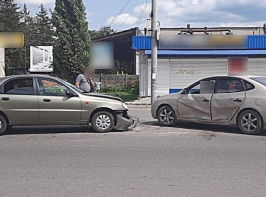 У Сумах на Чернігівській сталася ДТП: Хюндай не пропустив Ланос фото