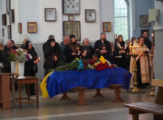 В Охтирці попрощалися з головним сержантом Сергієм Єфановим, який загинув на Донеччині фото В Охтирці попрощалися з головним сержантом Сергієм Єфановим, який загинув на Донеччині фото