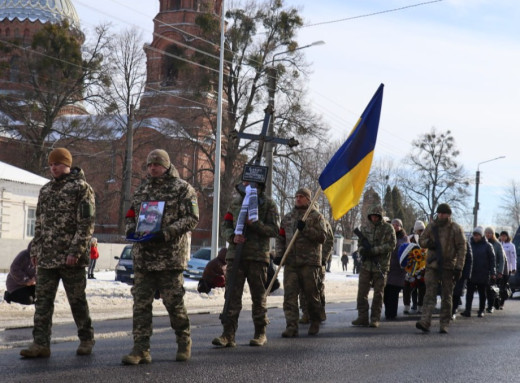 На Сумщині провели в останню путь воїна 72-ї бригади Олега Бабича фото