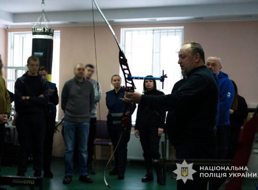 Адаптивний спорт для захисників: ветерани поліції випробували себе у стрільбі з лука фото