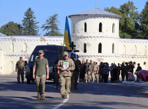 Тростянецька громада попрощалася із загиблим героєм Олександром Пісарєвим фото