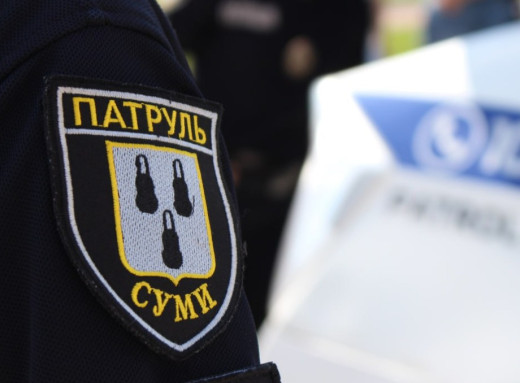 У Сумах патрульні затримали чоловіка, якого розшукували за крадіжку фото
