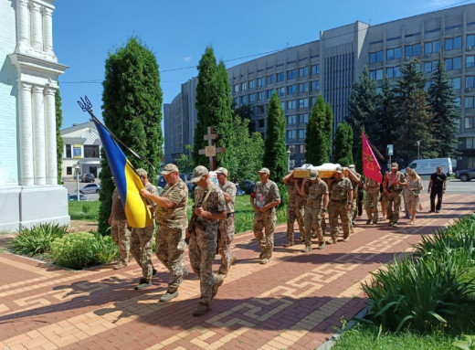 У Сумах попрощалися із загиблим захисником Максимом Віленським фото