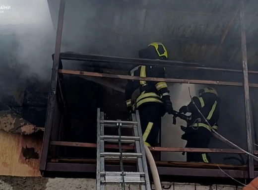 Під Сумами рятувальники загасили пожежу лазні фото