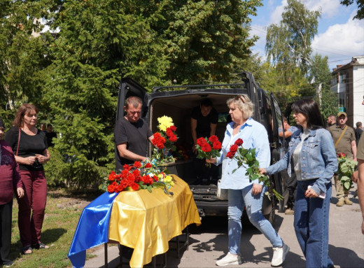В Охтирці попрощалися із загиблим захисником Василем Тарасенком фото В Охтирці попрощалися із загиблим захисником Василем Тарасенком фото