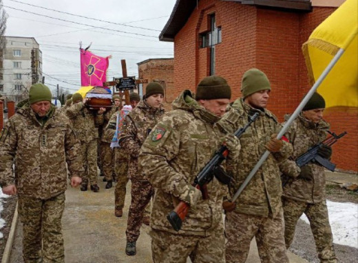 У Сумах провели в останню путь захисника Сергія Степанюка фото