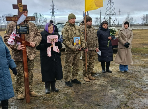 Буринська громада провела в останню путь захисника Миколу Паровченка фото