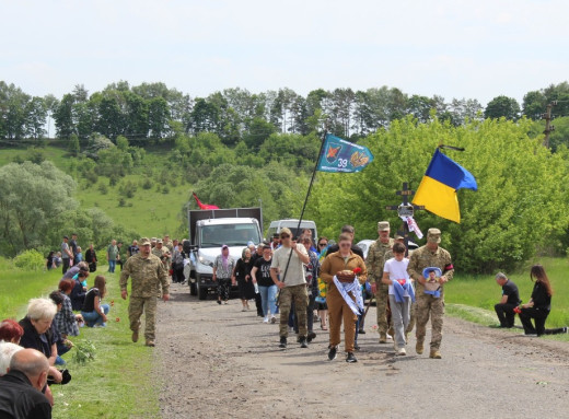 На Лебединщині провели в останню путь воїна Петра Бойка фото