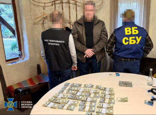 СБУ затримала своїх посадовців: вимагали $620 тисяч у бізнесмена фото