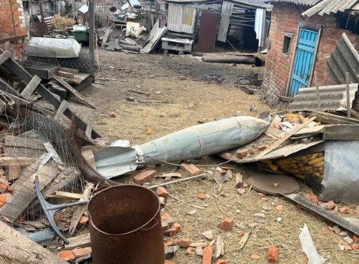 На Сумщині поліцейські вибухотехніки знешкодили 500-кілограмовий КАБ фото