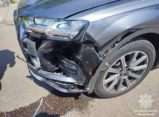 У середмісті Сум зіткнулися Audi та ВАЗ фото У середмісті Сум зіткнулися Audi та ВАЗ фото
