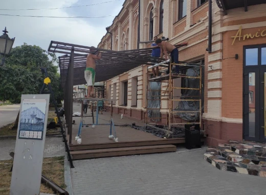 Це наш шматочок: як сумський ресторан захопив пішохідну зону фото