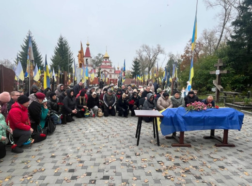 У Шостці попрощалися з Героєм Максимом Кривущенком, який загинув у бою в травні 2022 року фото У Шостці попрощалися з Героєм Максимом Кривущенком, який загинув у бою в травні 2022 року фото