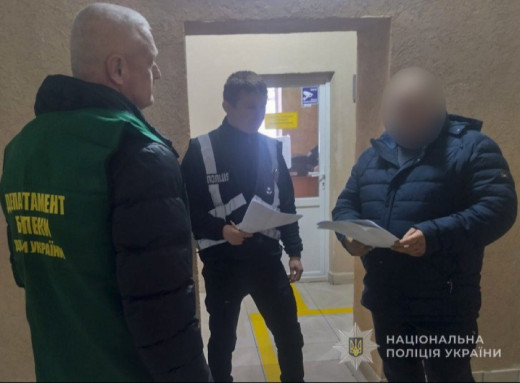 Напиляв на 100 тисяч гривень: у парку «Сеймський» викрили «чорного лісоруба» фото