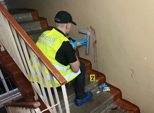 У Сумах поліція затримала підозрюваного у вбивстві чоловіка в гуртожитку фото У Сумах поліція затримала підозрюваного у вбивстві чоловіка в гуртожитку фото