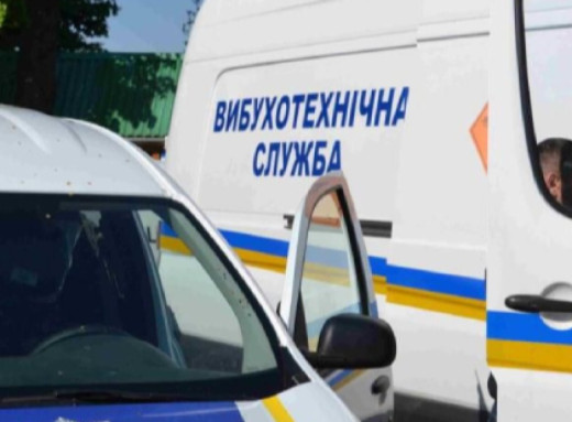 У Сумах «замінували» три школи, будівлю ОВА та ЦНАП: поліція проводить перевірку фото