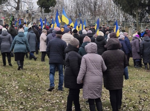 Вільшанська громада попрощалася зі старшим солдатом Сергієм Бережним, який загинув на Донеччині фото