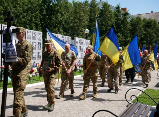 Роменська громада провела в останню путь загиблого на Донеччині нацгвардійця Сергія Калашніка фото