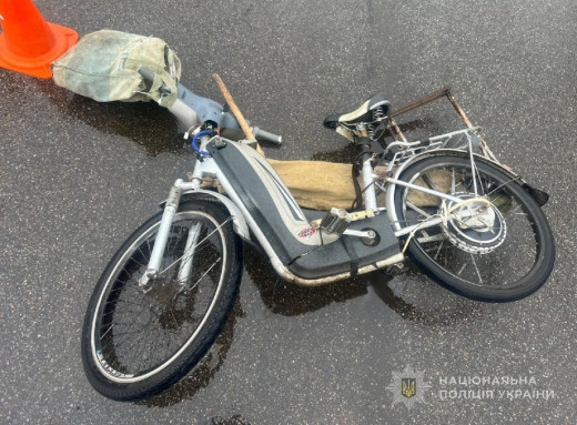 У центрі Конотопа Kia Rio збила 76-річного велосипедиста фото