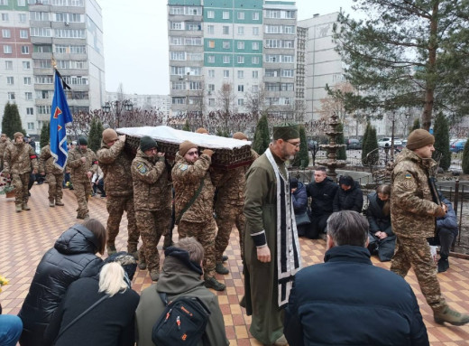 Вічна пам'ять Герою: сум'яни провели в останню путь солдата Сергія Скорохода фото