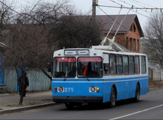 У Сумах зупинився рух деяких тролейбусів через відсутність електроенергії фото У Сумах зупинився рух деяких тролейбусів через відсутність електроенергії фото
