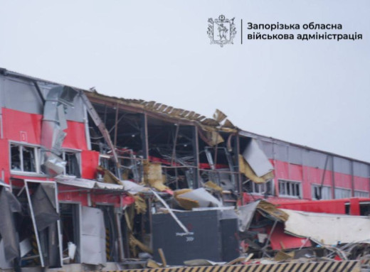 У Запоріжжі росіяни вдарили по логістичному центру Нової пошти є поранені фото