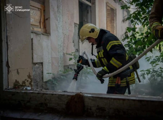 У Сумах рятувальники загасили пожежу в підвалі фото